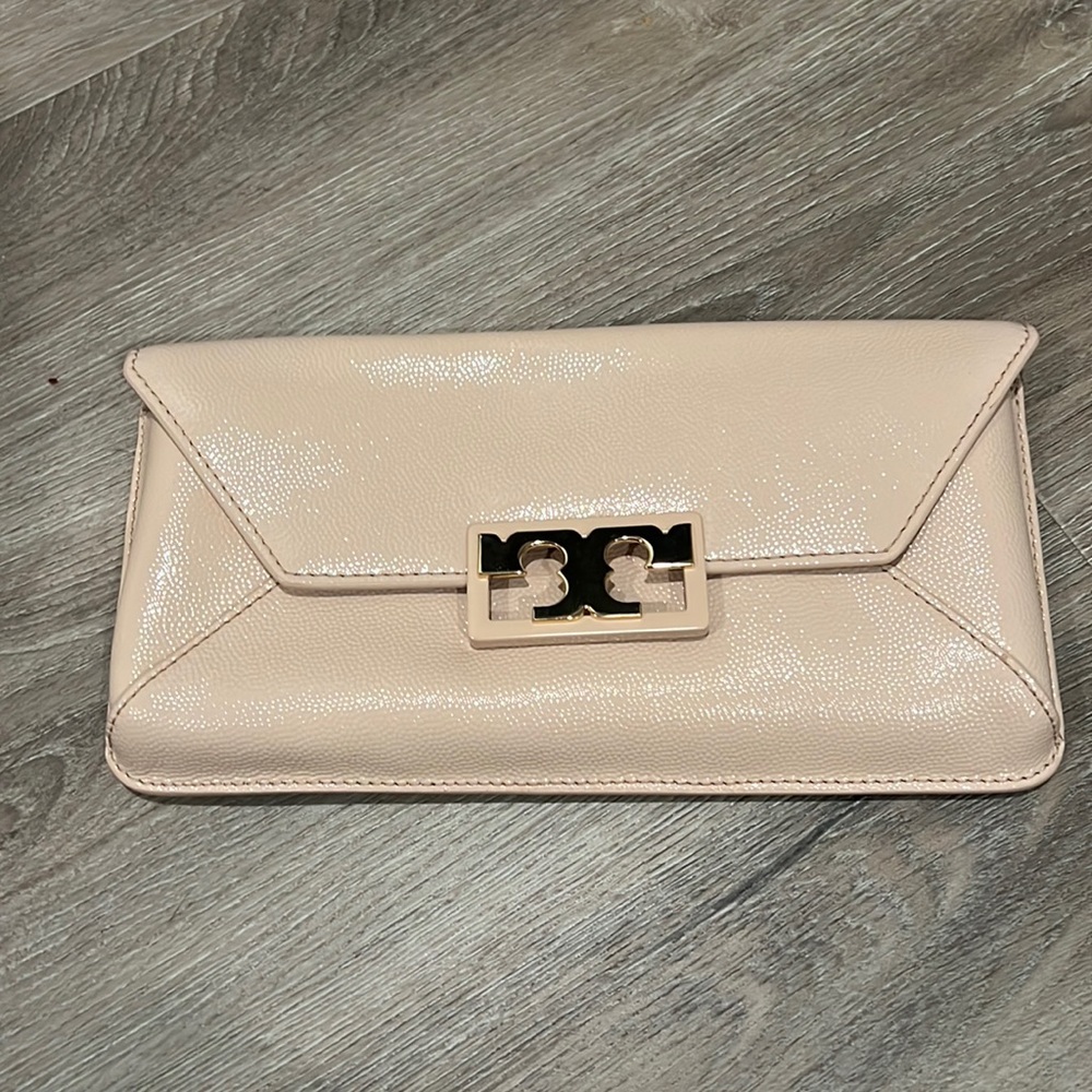 TORY BURCH envelope clutch beige with gold hardware